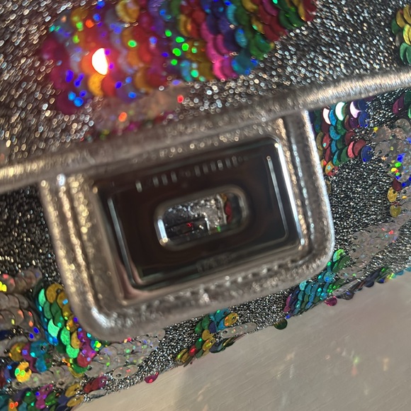 Karl Lagerfeld Agyness Silver Sequin Chain Bag NWT - Picture 3 of 5